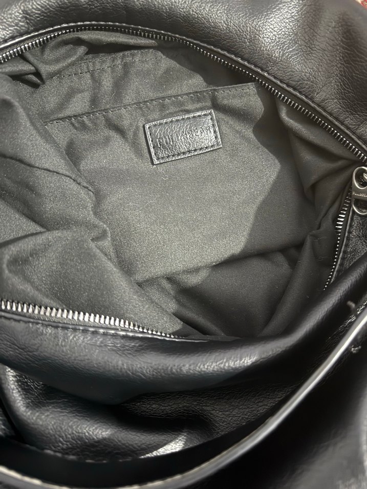 Siyah Parlak Deri Çanta - Görsel 4