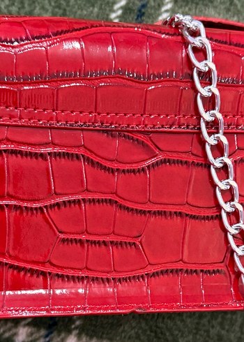 Kırmızı Çanta - Görsel 3