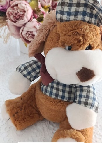 Ekose Kıyafetli Kahverengi Peluş Köpek - Görsel 2