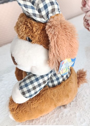 Ekose Kıyafetli Kahverengi Peluş Köpek - Görsel 3