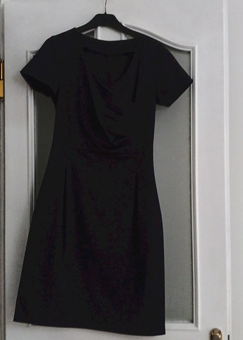 V Yaka Kısa Kollu Siyah Midi Elbise - Görsel 3