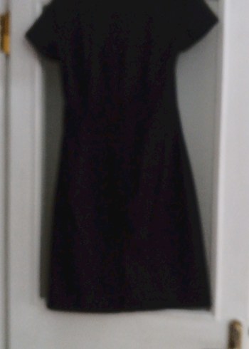 V Yaka Kısa Kollu Siyah Midi Elbise - Görsel 4