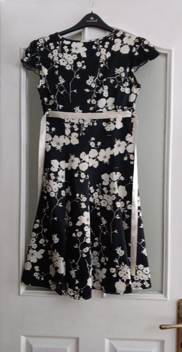 V Yaka Drapeli Midi Elbise Siyah Beyaz - Görsel 3