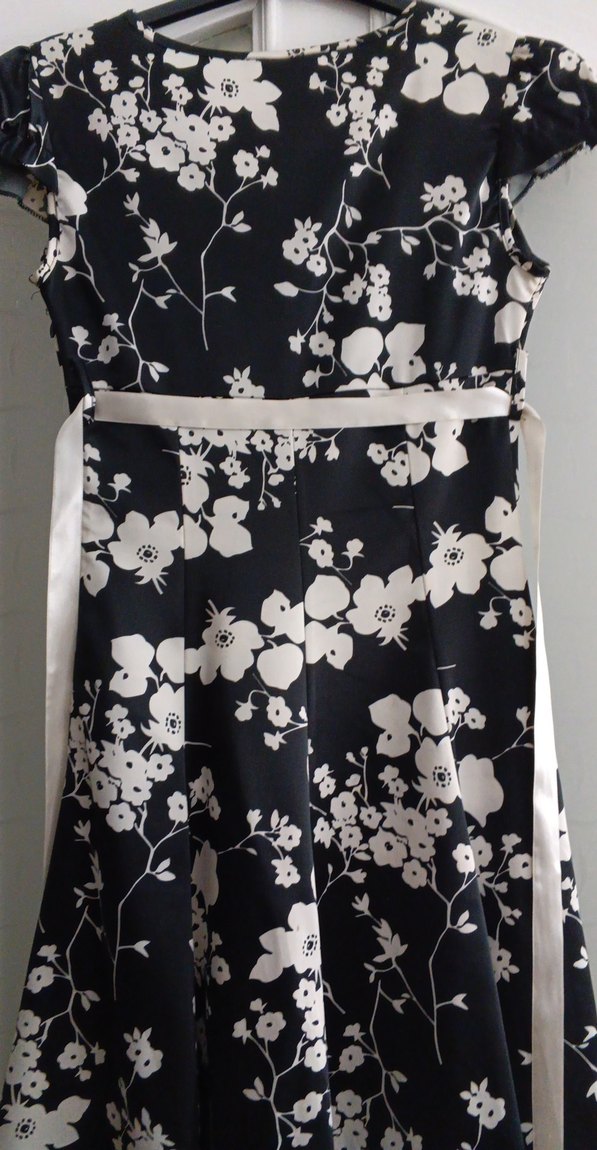 V Yaka Drapeli Midi Elbise Siyah Beyaz - Görsel 4