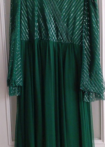 Yeşil Uzun Taşlı Elbise İsteyenler için Kemeri de vardır - Görsel 2