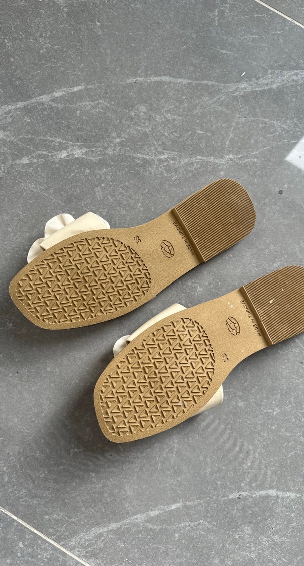 Bej Kadın Fırfırlı Terlik - Görsel 3