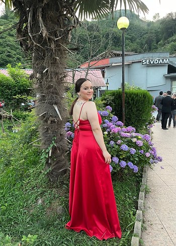 Uzun Kırmızı Parlak V Yaka Drapeli Abiye - Görsel 3