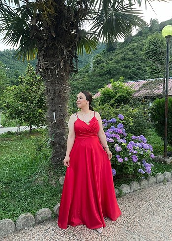 Uzun Kırmızı Parlak V Yaka Drapeli Abiye - Görsel 2