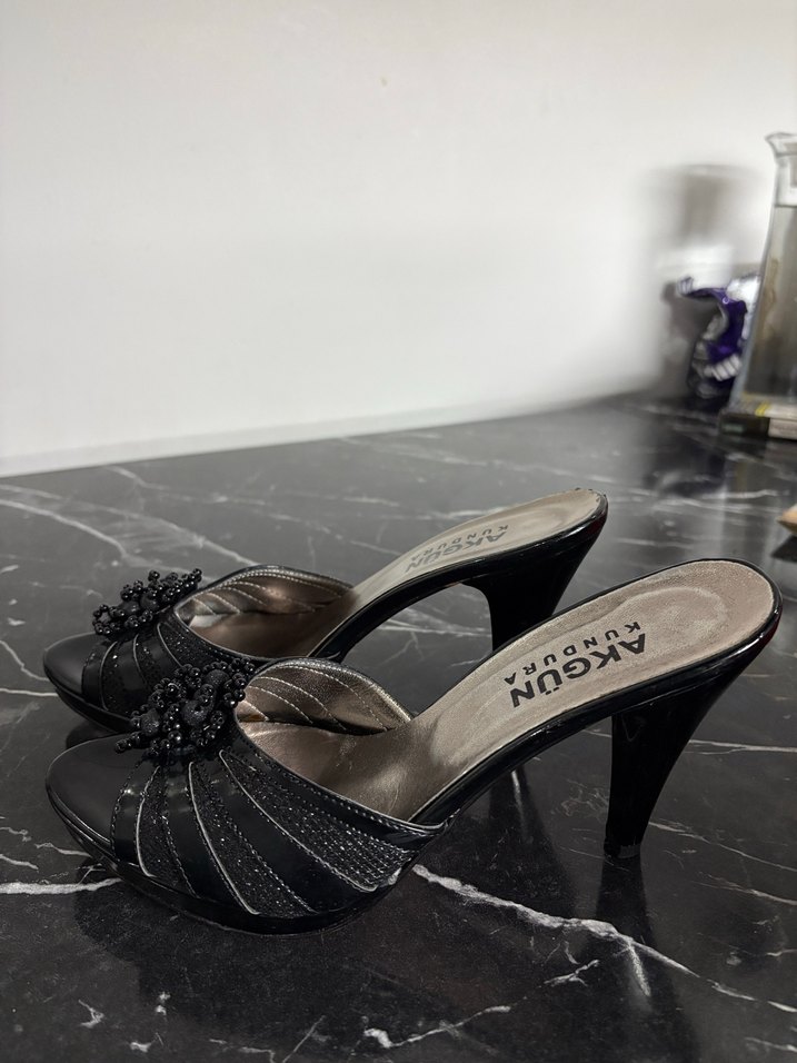 Siyah Platform Topuklu Boncuk Detaylı Kadın Terlik - Görsel 3