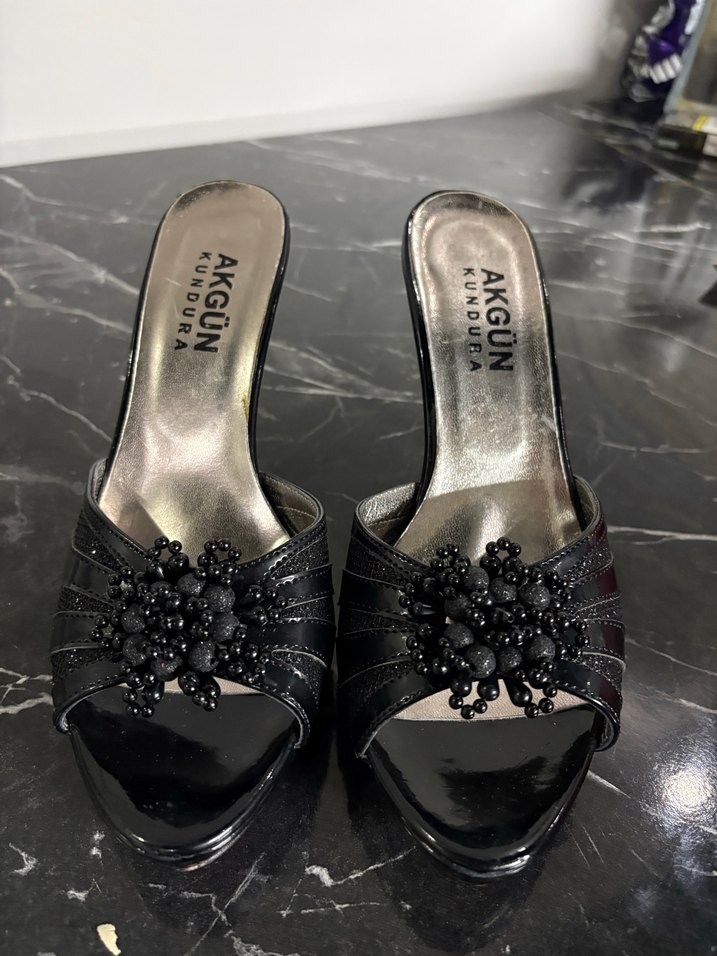 Siyah Platform Topuklu Boncuk Detaylı Kadın Terlik - Görsel 2