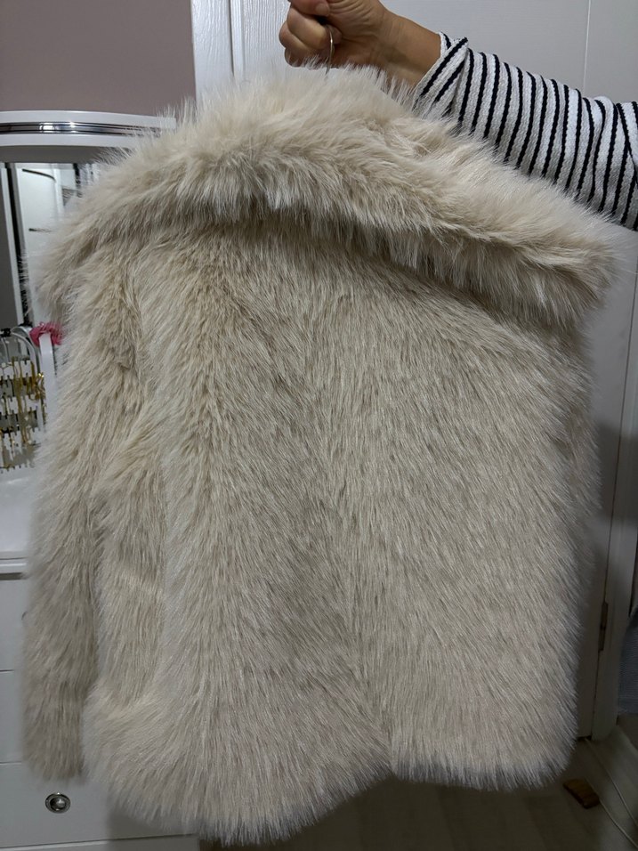 Bej Kadın Kürk Detaylı Midi Boy Ceket - Görsel 3