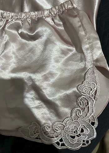 İşlemeli Beyaz Mini Saten Kadın Pijama Takımı - Görsel 2