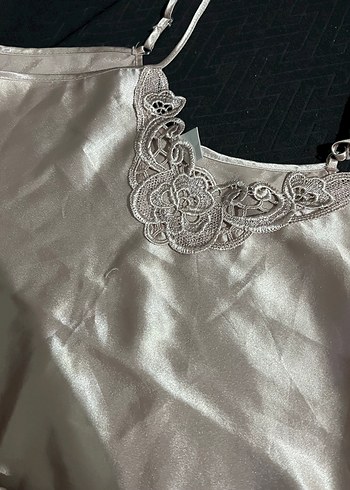 İşlemeli Beyaz Mini Saten Kadın Pijama Takımı - Görsel 3