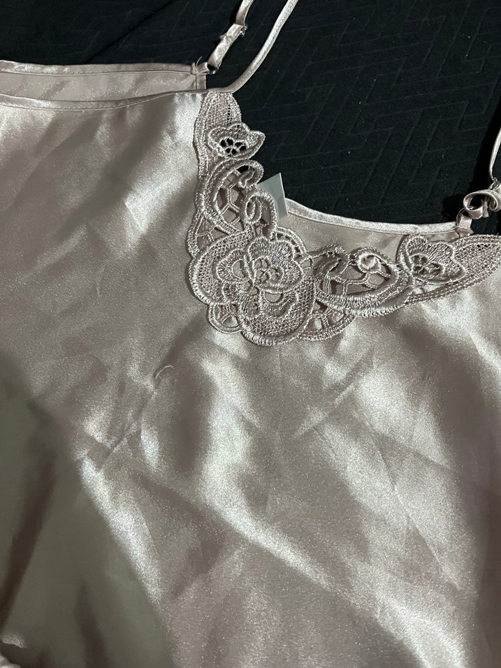 İşlemeli Beyaz Mini Saten Kadın Pijama Takımı - Görsel 3