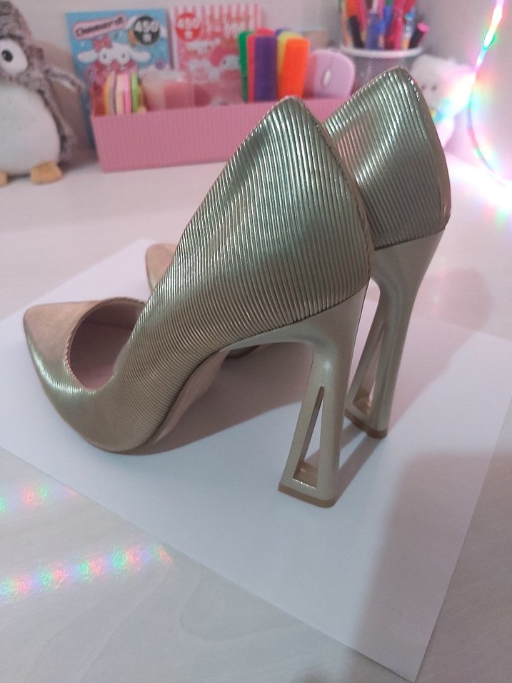 Altın Renk Stiletto - Görsel 2