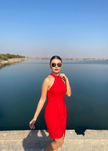 Kırmızı elbise - Görsel 4