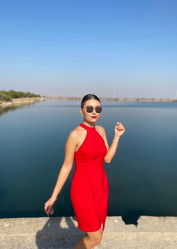 Kırmızı elbise - Görsel 2