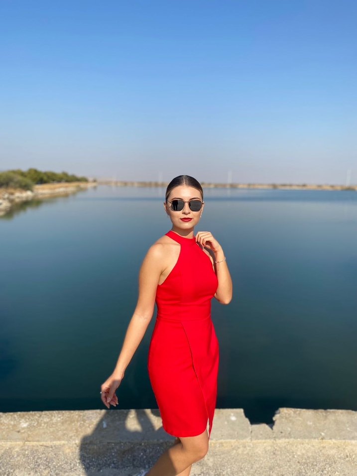 Kırmızı elbise - Görsel 4