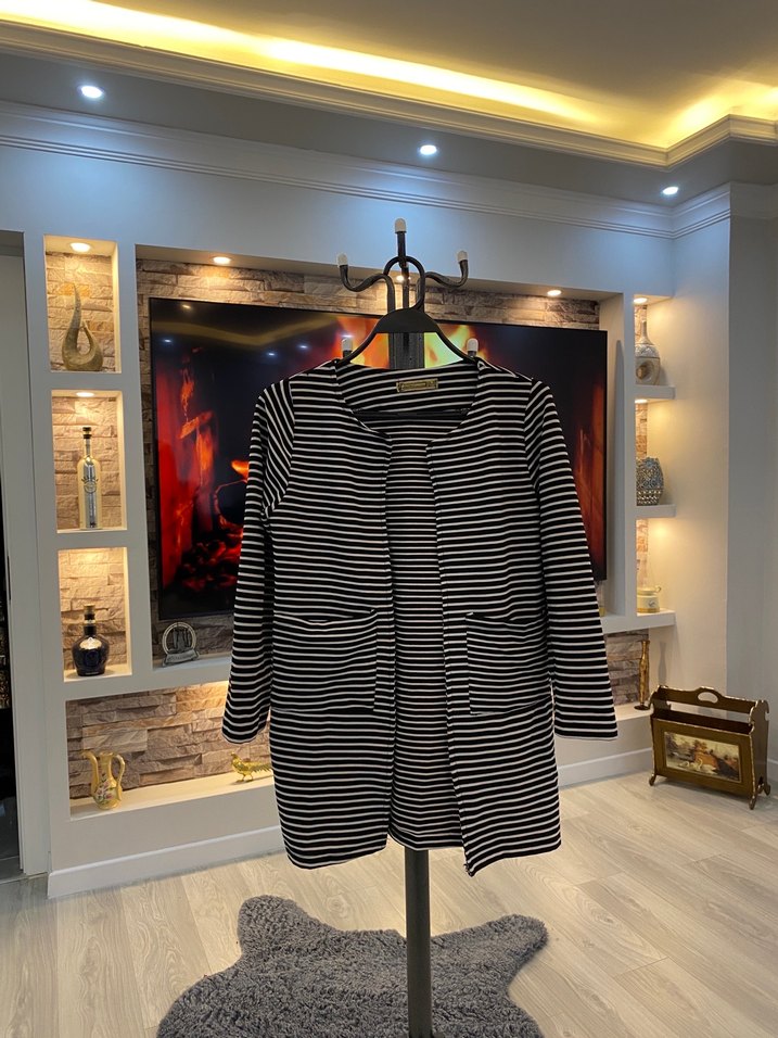 Düğmeli Siyah Beyaz Çizgili Hamile Ceketi - Görsel 2