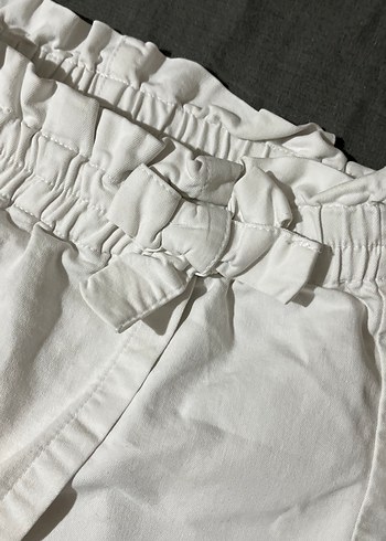 Beyaz Kemerli Yüksek Bel Mini Şort - Görsel 3