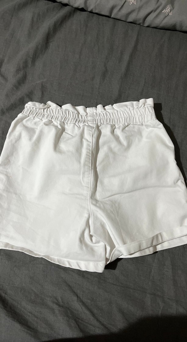 Beyaz Kemerli Yüksek Bel Mini Şort - Görsel 5