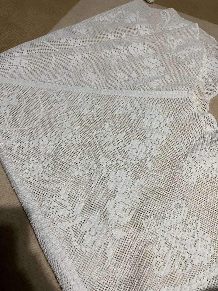 Beyaz İşlemeli Örgü Masa Örtüsü - Görsel 2