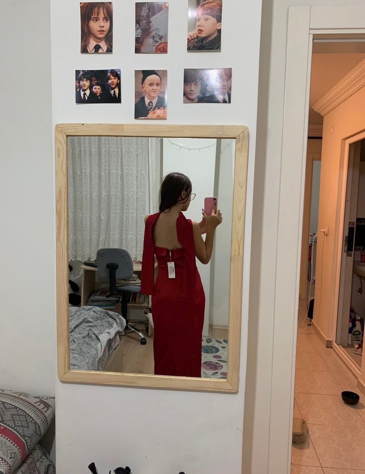 Kırmızı Drapeli Uzun Straplez Kokteyl Elbisesi - Görsel 3