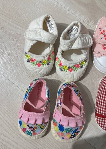 Kız Bebek Nakışlı Renkli Pamuklu İlk Adım Ayakkabıları - Görsel 2