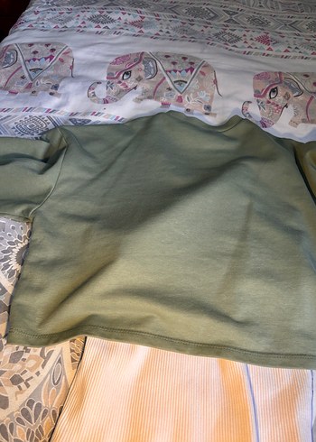 Yeşil Nakışlı Kız Çocuk Tişörtü - Görsel 3