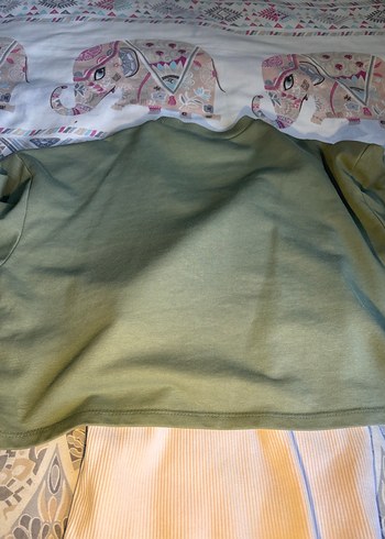 Yeşil Nakışlı Kız Çocuk Tişörtü - Görsel 4