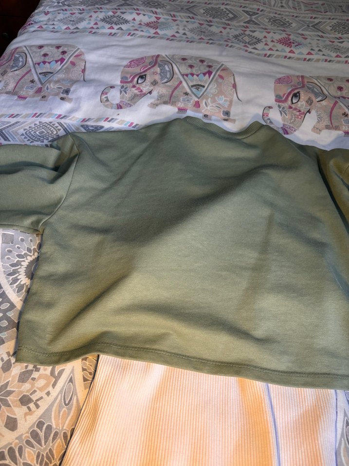 Yeşil Nakışlı Kız Çocuk Tişörtü - Görsel 3