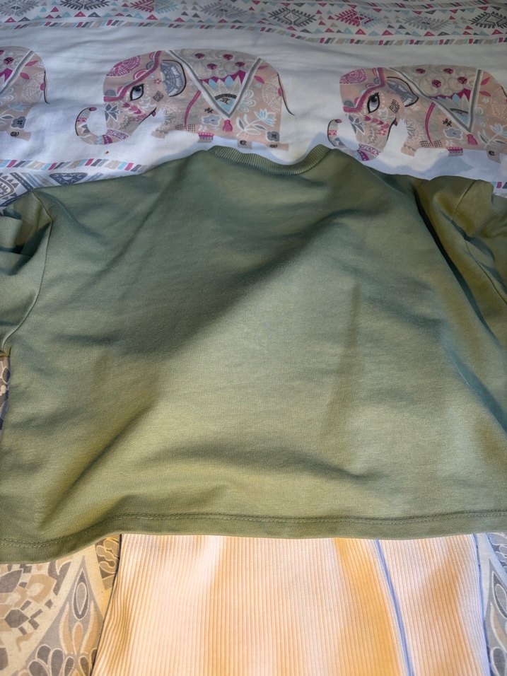 Yeşil Nakışlı Kız Çocuk Tişörtü - Görsel 4