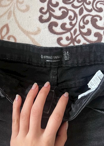 Siyah Kemer Detaylı Mini Kot Şort - Görsel 2