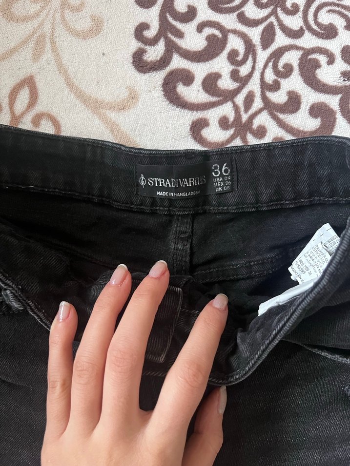 Siyah Kemer Detaylı Mini Kot Şort - Görsel 2