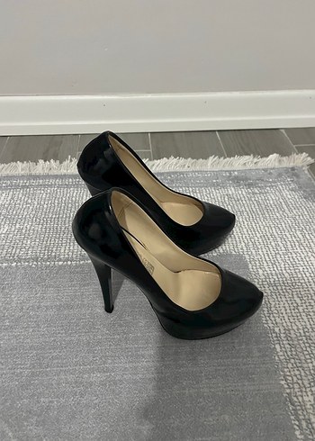 Siyah Parlak Stiletto Kadın Topuklu Ayakkabı - Görsel 3