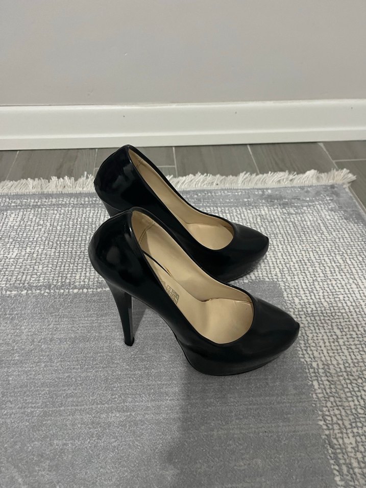 Siyah Parlak Stiletto Kadın Topuklu Ayakkabı - Görsel 3