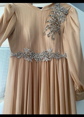 Bej İşlemeli Piliseli Uzun Abiye Elbise - Görsel 3