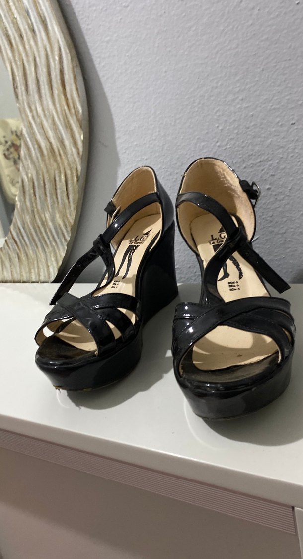 Siyah Rugan Tokalı Dolgu Topuk Kadın Ayakkabı - Görsel 2