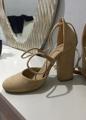 Bej Süet Tokalı Topuklu Kadın Ayakkabı - Görsel 3
