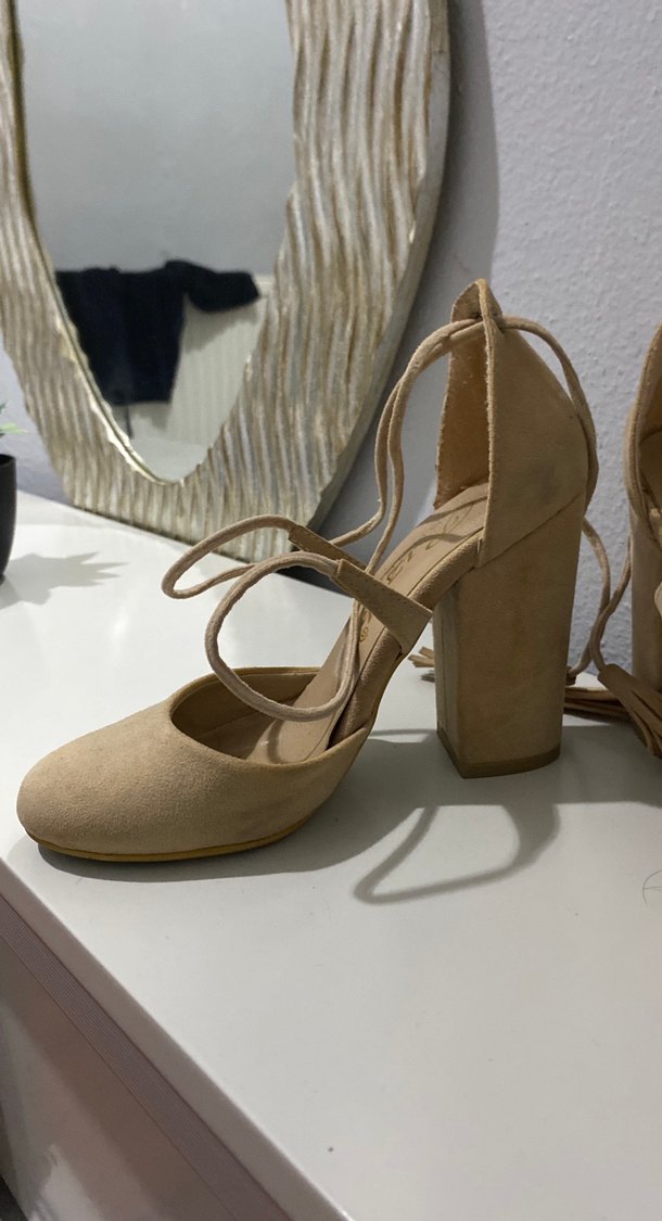 Bej Süet Tokalı Topuklu Kadın Ayakkabı - Görsel 3