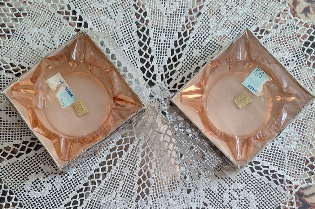 Fransız marka kavuniçi renkli iki kül tablası. - Görsel 2