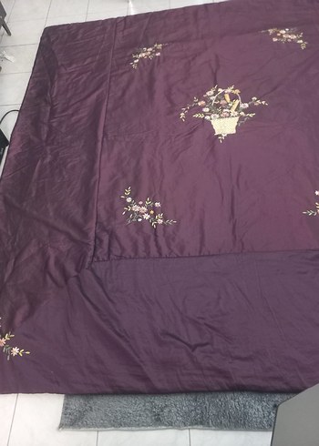 Bordo İşlemeli Yatak Örtüsü - Görsel 4