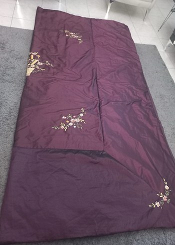 Bordo İşlemeli Yatak Örtüsü - Görsel 2