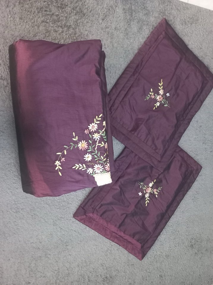 Bordo İşlemeli Yatak Örtüsü - Görsel 5