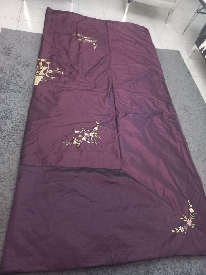 Bordo İşlemeli Yatak Örtüsü - Görsel 2