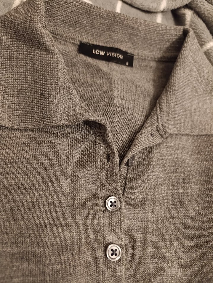 Gri Düğmeli triko üst - Görsel 2