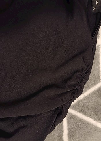 dar omuzdan ve yandan büzgülü Siyah Uzun Kollu body - Görsel 2