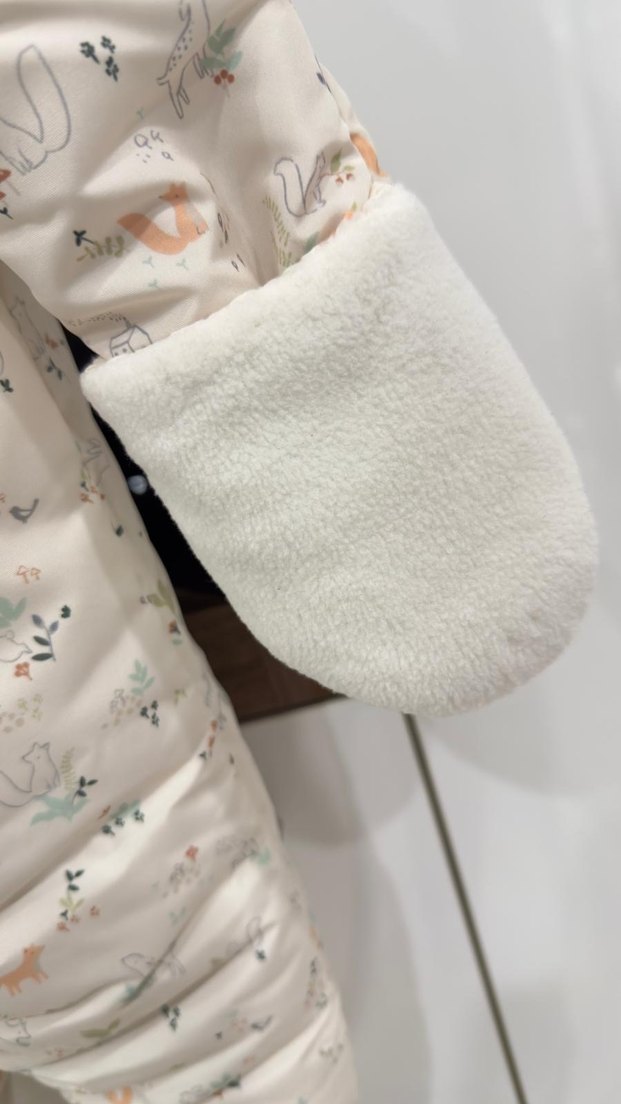 Kız Bebek Beyaz Desenli Kürklü Tulumu - Görsel 4