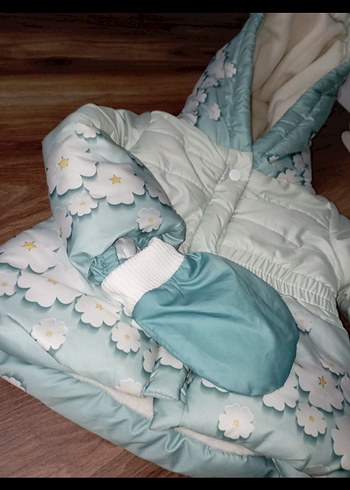 Kız Bebek Kapüşonlu Beyaz Kürklü mont - Görsel 2