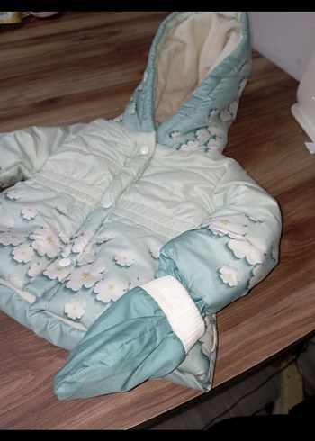 Kız Bebek Kapüşonlu Beyaz Kürklü mont - Görsel 3